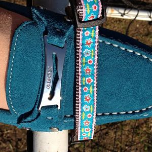 ein neues frühlingshalsband - passend zu muddis neuen schuhen ;) frau gönnt sich ja sonst nix :)